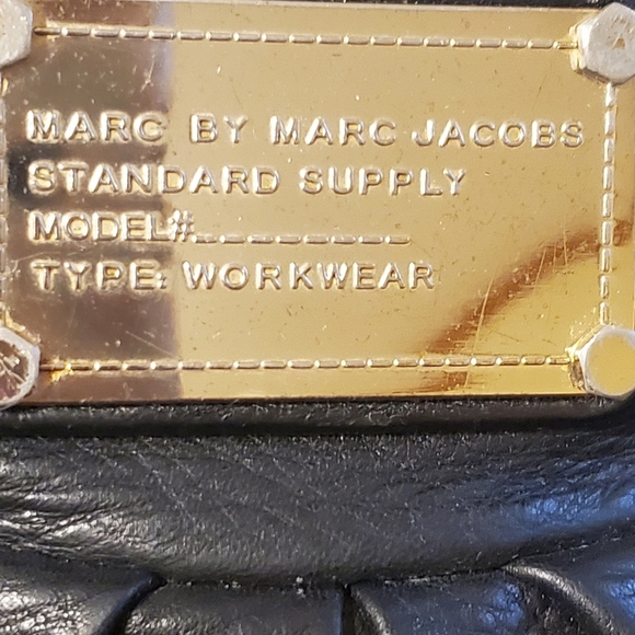 MARC BY MARC JACOBS BLACK PEBBLED LEATHER. Q HILLIER CLASSIC HOBO. GOLD PLATED. - Picture 14 of 15